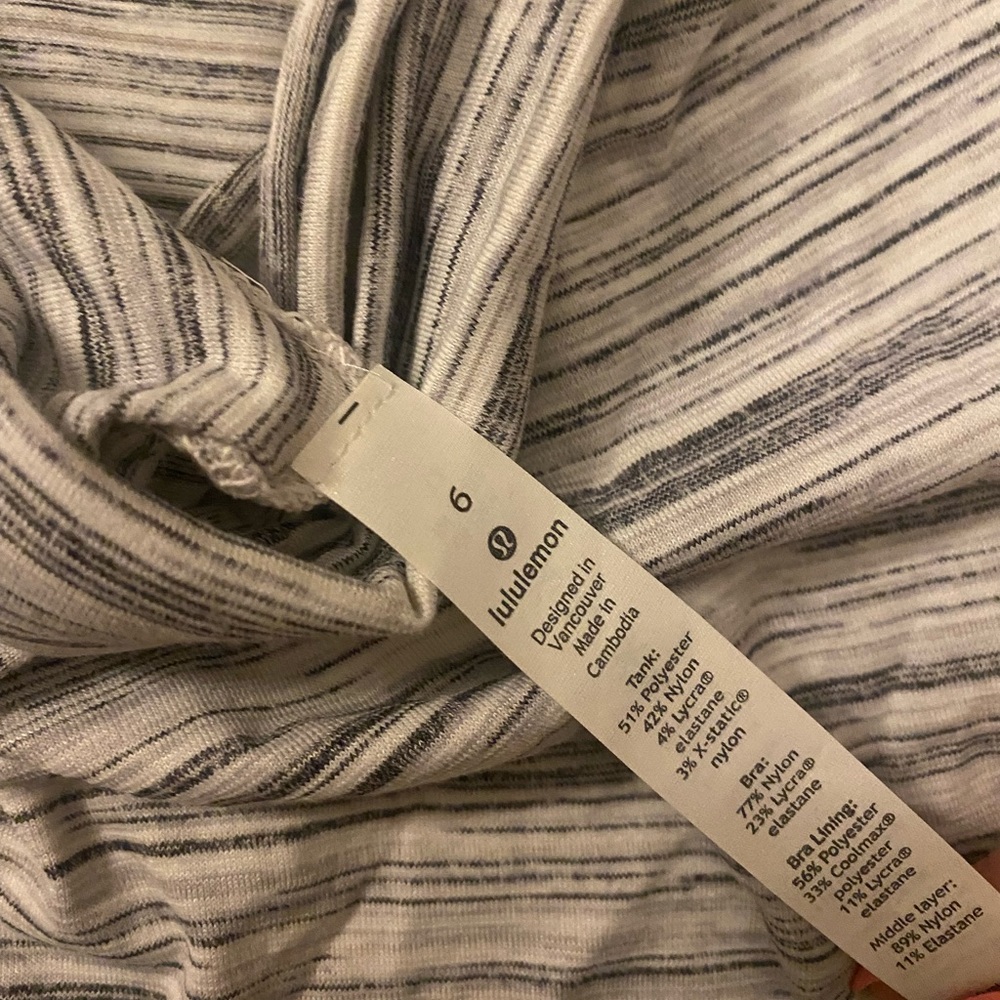 Lululemon Women’s workout tank - Picture 3 of 3